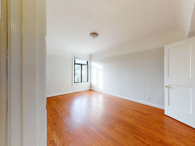 2242 Polk St #311 — Photo 4