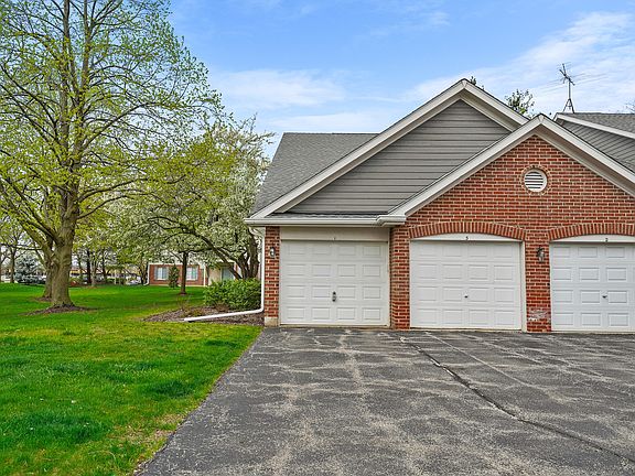 2nd image of 208 Columbia Ct Unit 1