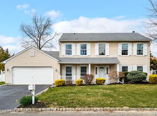 6 Lindner Ln, Howell, NJ 07731