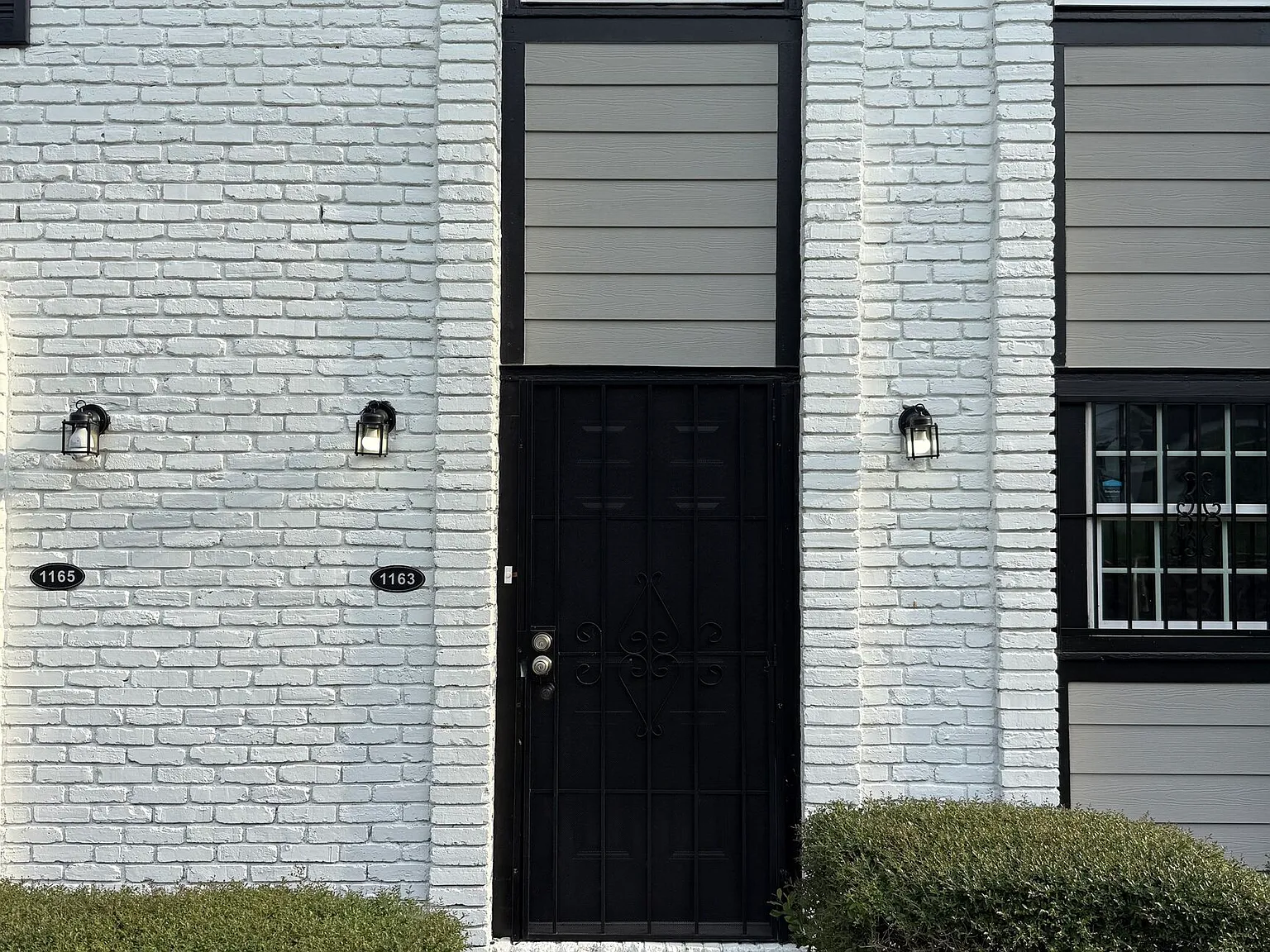 2 bed, 1.5 bath, 1050 sqft, $1,300 — Photo 1