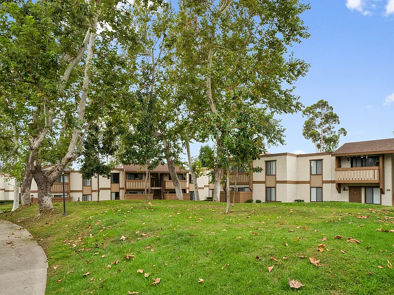 Alicia Village — Photo 40