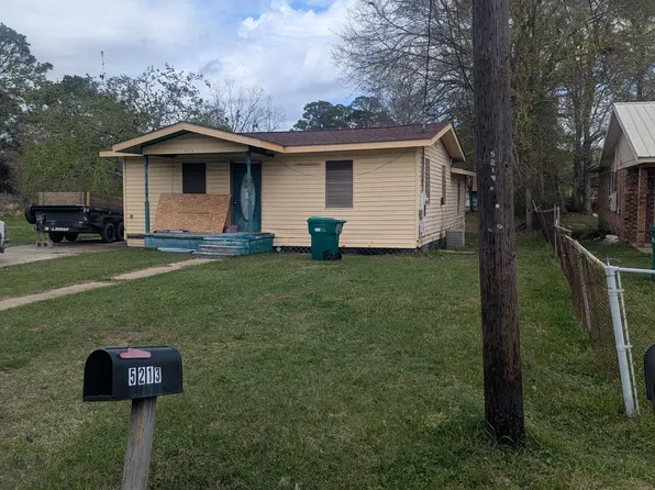 5213 Meridian St, Moss Point, MS 39563