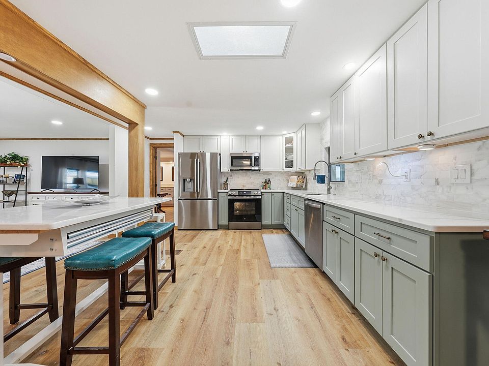 13th image of 115 Willow Way
