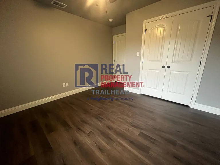 2700 Steepleridge Cir — Photo 16