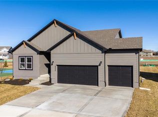 9006 SW 4th St, Lees Summit, MO 64064