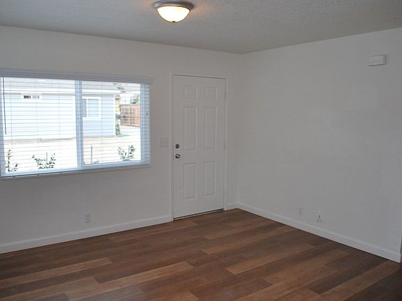 3rd image of 272-276 El Medio St #274