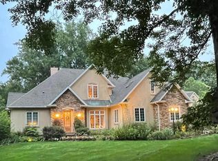 9 Beechwood Ln, Hershey, PA 17033