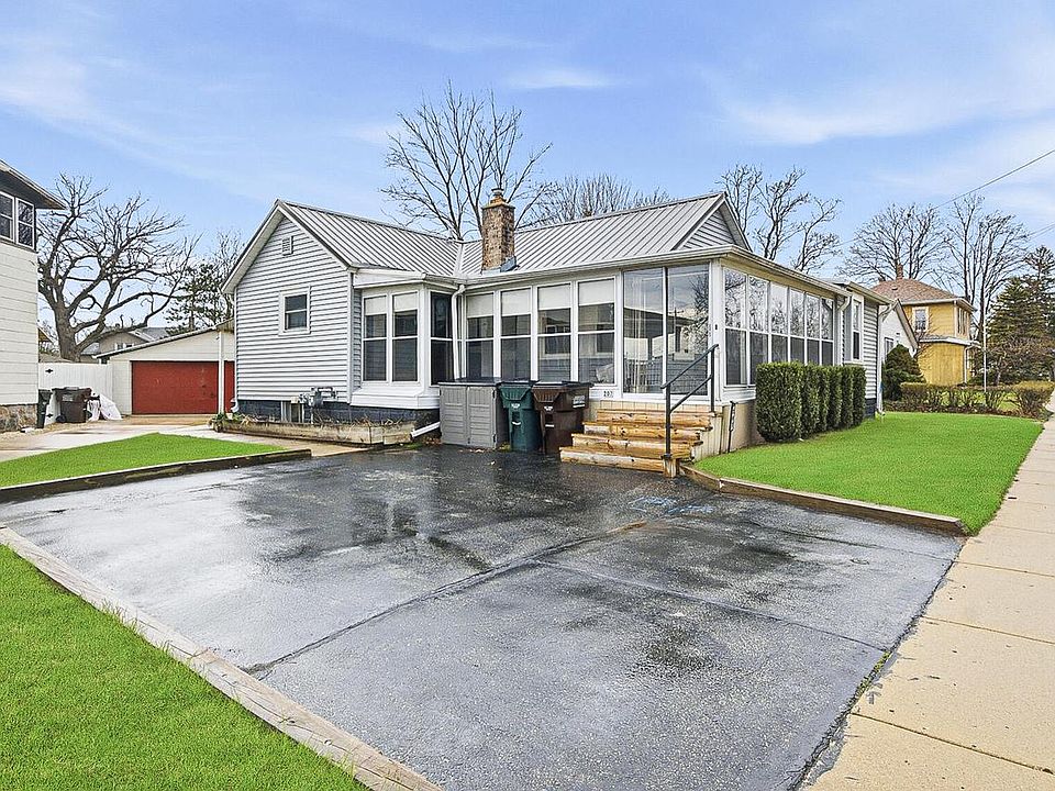 1st image of 207 Maple STREET