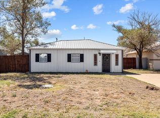 1010 8th St, Levelland, TX 79336