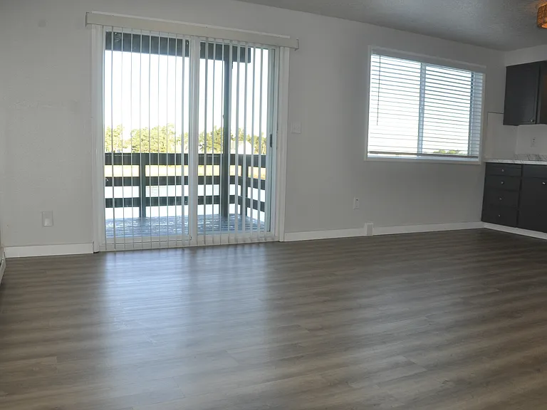 1322 N Holladay Dr — Photo 14