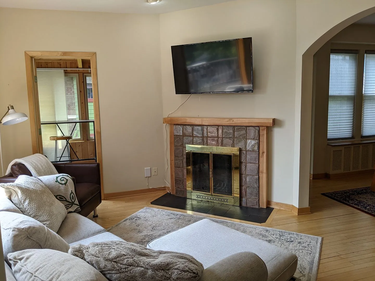 Available Novemeber 10th- 3 Bed 2 Bath Single Family Home — Photo 3