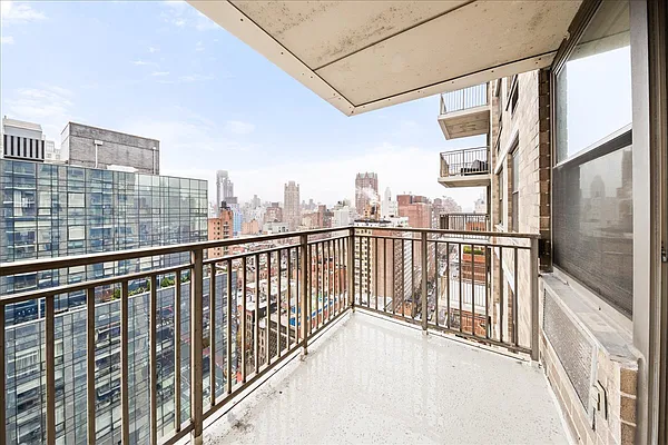 house リスト ① Cube Court House by Shinichi Ogawa & Associates — Thisispaper