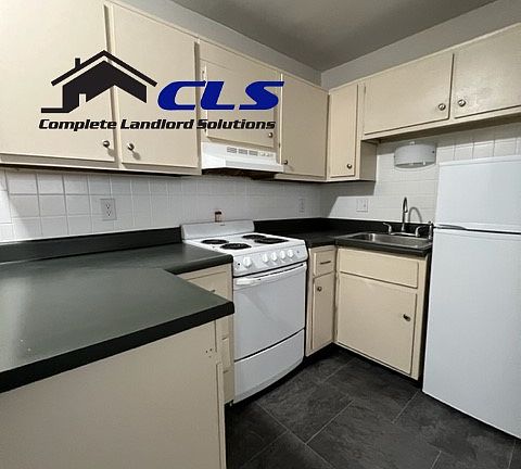 3rd image of 1302 W Sycamore St #14