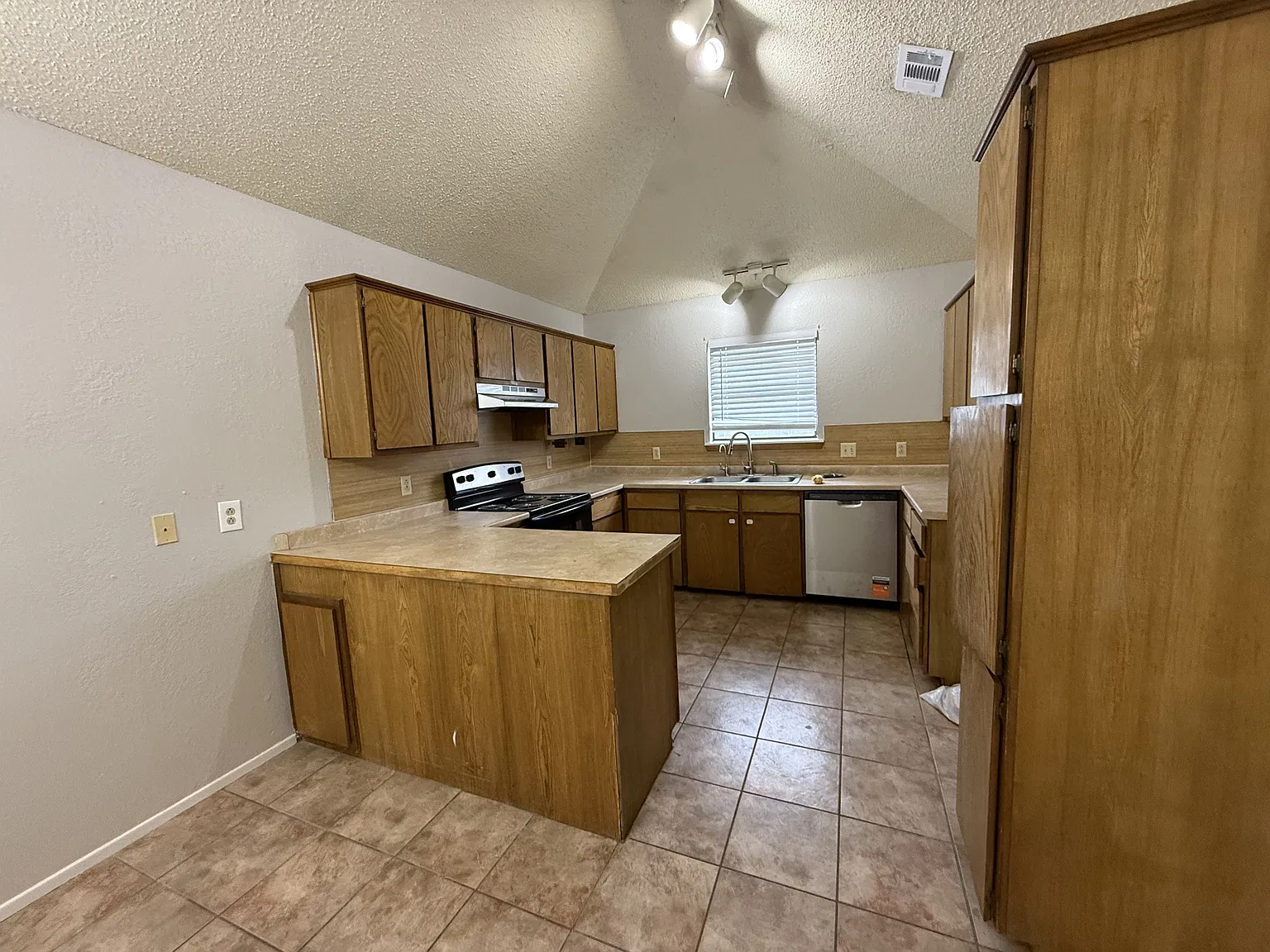 5615 Duke - 1 — Photo 4