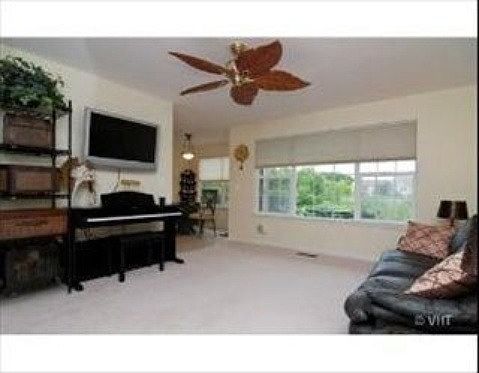 3rd image of 924 N Village Dr Unit 1