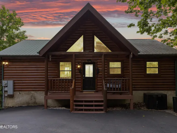 2105 McCarter Dr, Sevierville, TN 37862