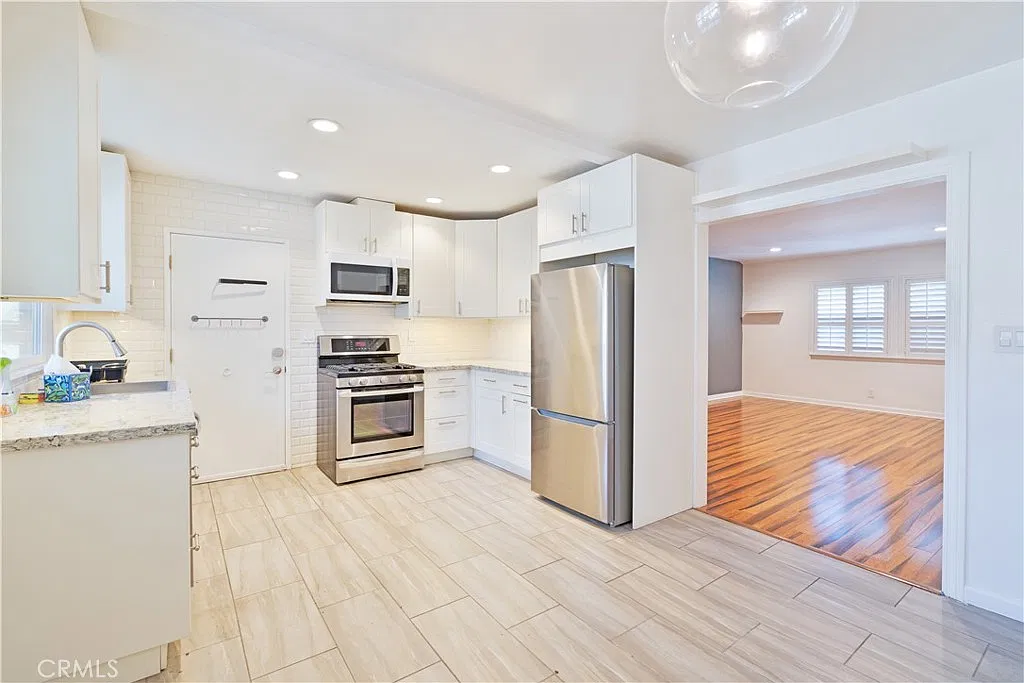 2 bed, 906 sqft, $3,000 — Photo 2