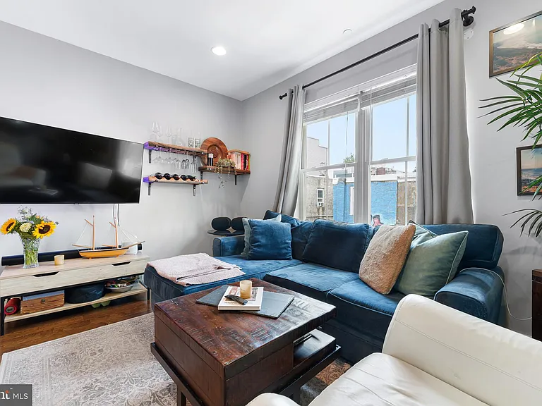 1336 S Bouvier St #B — Photo 15