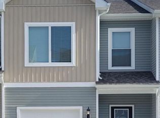 32 Cranston Ct, Falling Waters, WV 25419