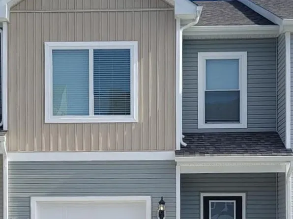 32 Cranston Ct, Falling Waters, WV 25419