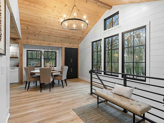 5th image of 194 Tarragon Drive