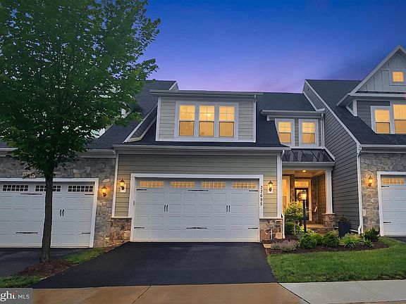 2nd image of 23695 Cypress Glen Sq
