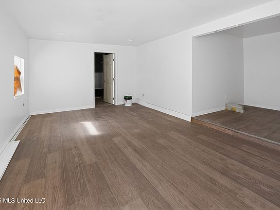 5th image of 238 S Denver St
