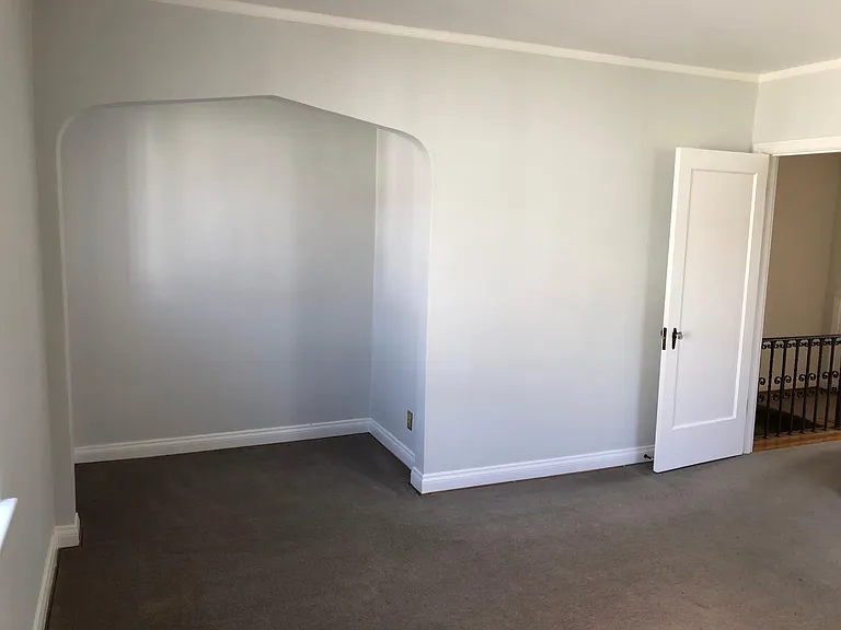 2325 NE Flanders St #18 — Photo 15