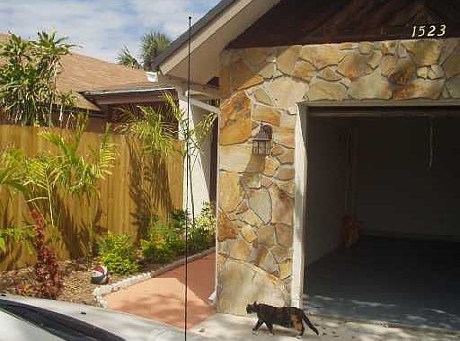 1st image of 1523 NE 32nd St