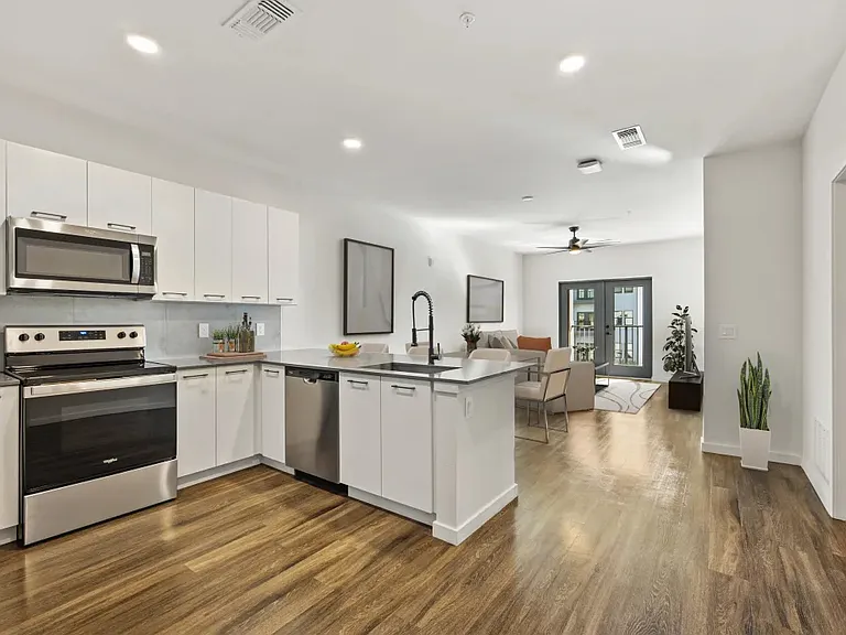Azalea Luxury Apartments — Photo 9
