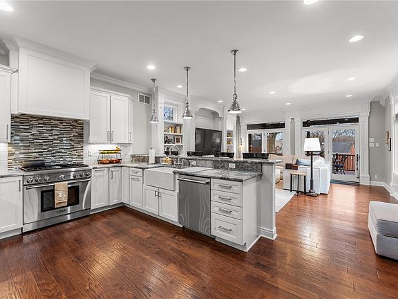 4th image of 1401 Navahoe Dr