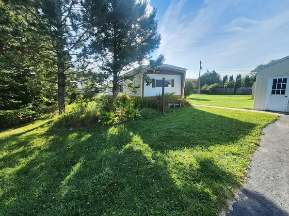 713 W 27th Ave, Sault Sainte Marie, MI 49783