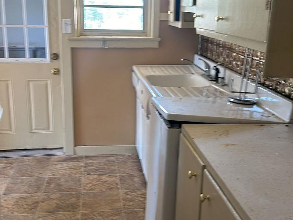 2nd image of 429 S Macarthur Ave