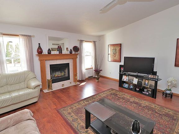 3rd image of 4438 Sunbury Dr
