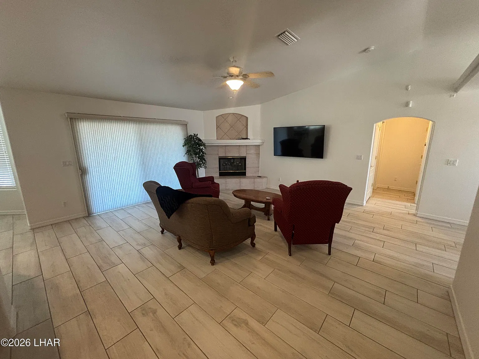 3 bed, 2.0 bath, 1778 sqft, $2,000 — Photo 2