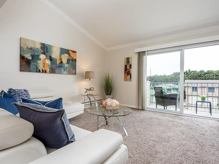 Peninsula View Apartments — Photo 2