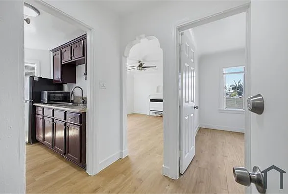 615 W 52nd St — Photo 2