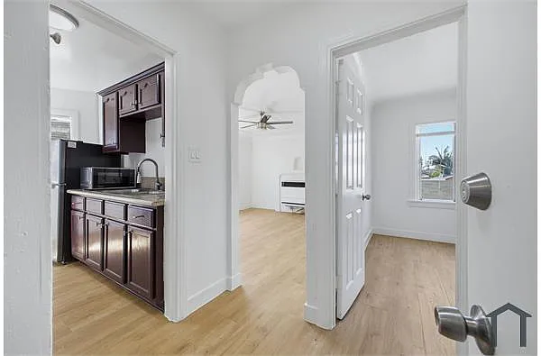 Building Photo - 615 W 52nd St