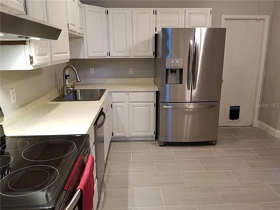 3rd image of 678 Heather Ln