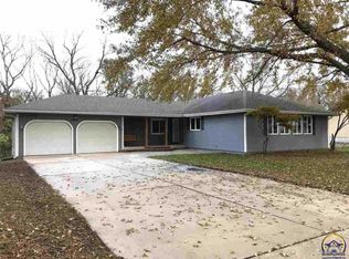 2624 SW Arrowhead Rd, Topeka, KS 66614