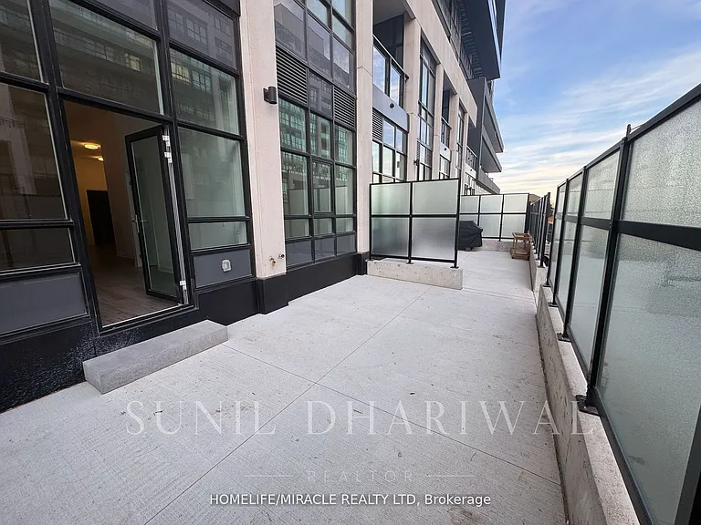 395 Dundas St W #122 — Photo 16