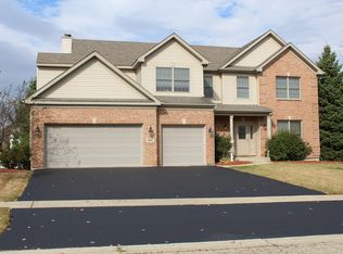 864 Red Hawk Dr, Antioch, IL