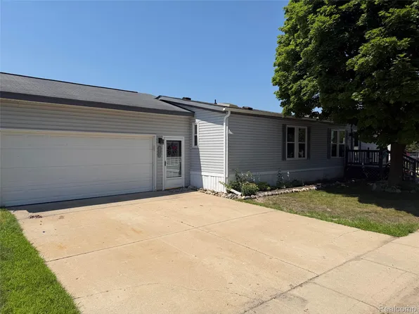 2500 Mann Rd, Clarkston, MI 48346