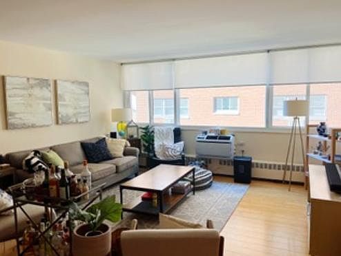 4th image of 1516 Hinman Ave APT 303
