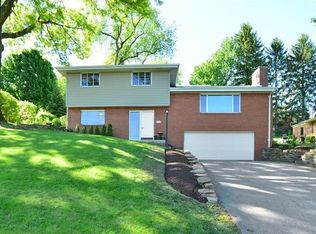 131 Grienbrier Dr, Carnegie, PA 15106