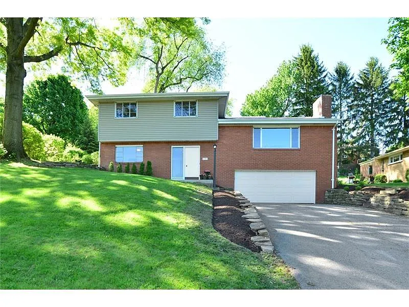 131 Grienbrier Dr photo 1