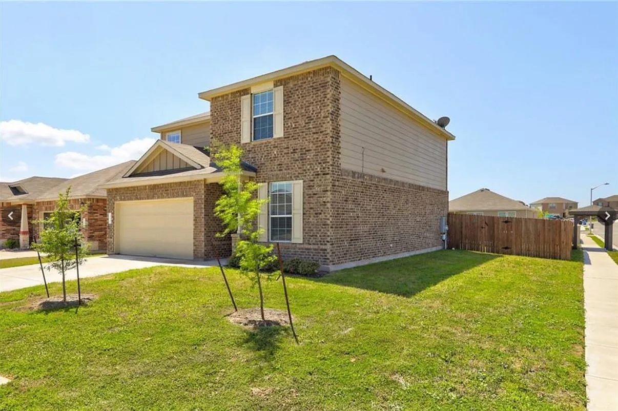 4 bed, 2114 sqft, $2,300 — Photo 2