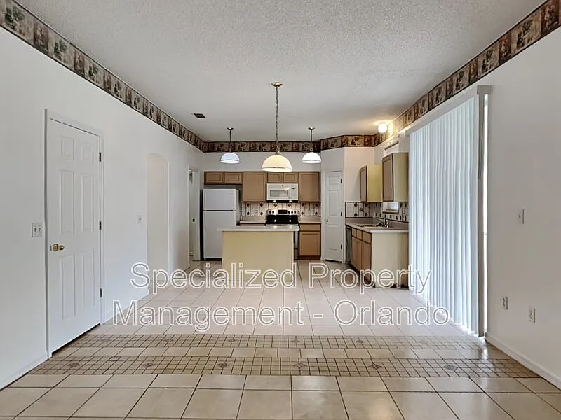 4 bed, 2.5 bath, 2147 sqft, $2,300 — Photo 2