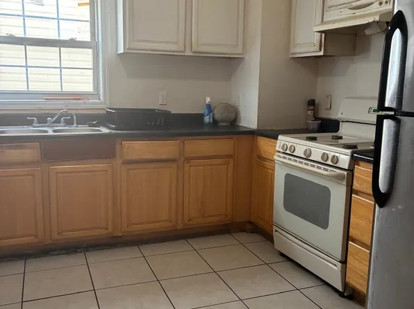 150 Van Winkle Avenue image 2 of 9