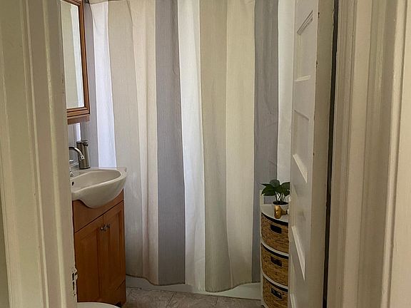 5th image of 140 S Harvey Ave APT 1